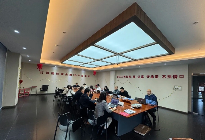 為深入貫徹中共中央、國務(wù)院印發(fā)的《國家標準化發(fā)展綱要》，落實加快數(shù)字化發(fā)展、建設(shè)數(shù)字中國的戰(zhàn)略部署，和《上海市全面推進城市數(shù)字化轉(zhuǎn)型“十四五”規(guī)劃》，推進上海城市數(shù)字化轉(zhuǎn)型標準化建設(shè)，數(shù)造科技積極響應(yīng)這一號召，成為上海市浦東新區(qū)第一批試點數(shù)字化改造企業(yè)之一，并順利通過驗收。  圖片  圖片  圖片  圖片  圖為上海市城市數(shù)字化轉(zhuǎn)型工作領(lǐng)導小組部分領(lǐng)導和南匯工業(yè)園區(qū)領(lǐng)導、上海數(shù)造領(lǐng)導班子成員參加數(shù)字化改造驗收答辯  圖片  參觀上海數(shù)造大廳的數(shù)字化制造“黑湖小工單”生產(chǎn)工序看板  數(shù)造科技自成立之初，創(chuàng)始人趙毅博士就以“數(shù)造”為企業(yè)命名，蘊含數(shù)字化制造和變革的深遠意義，與此時政府推進聚焦制造業(yè)與數(shù)字化改造深度融合。未來，數(shù)造科技將不斷提升公司智能化、數(shù)字化、信息化改造力度，全面提升公司綜合管理和運營水平，著力實現(xiàn)智能制造高質(zhì)量發(fā)展。